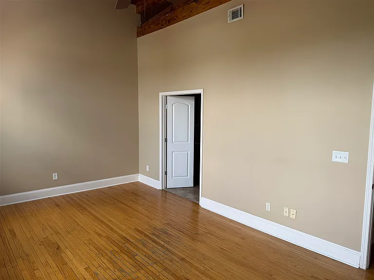 126 N Main St — Photo 8
