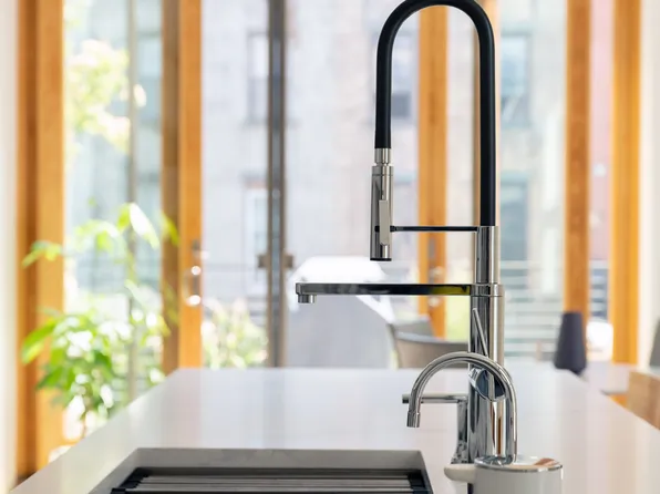 400 Putnam Avenue image 8 of 32