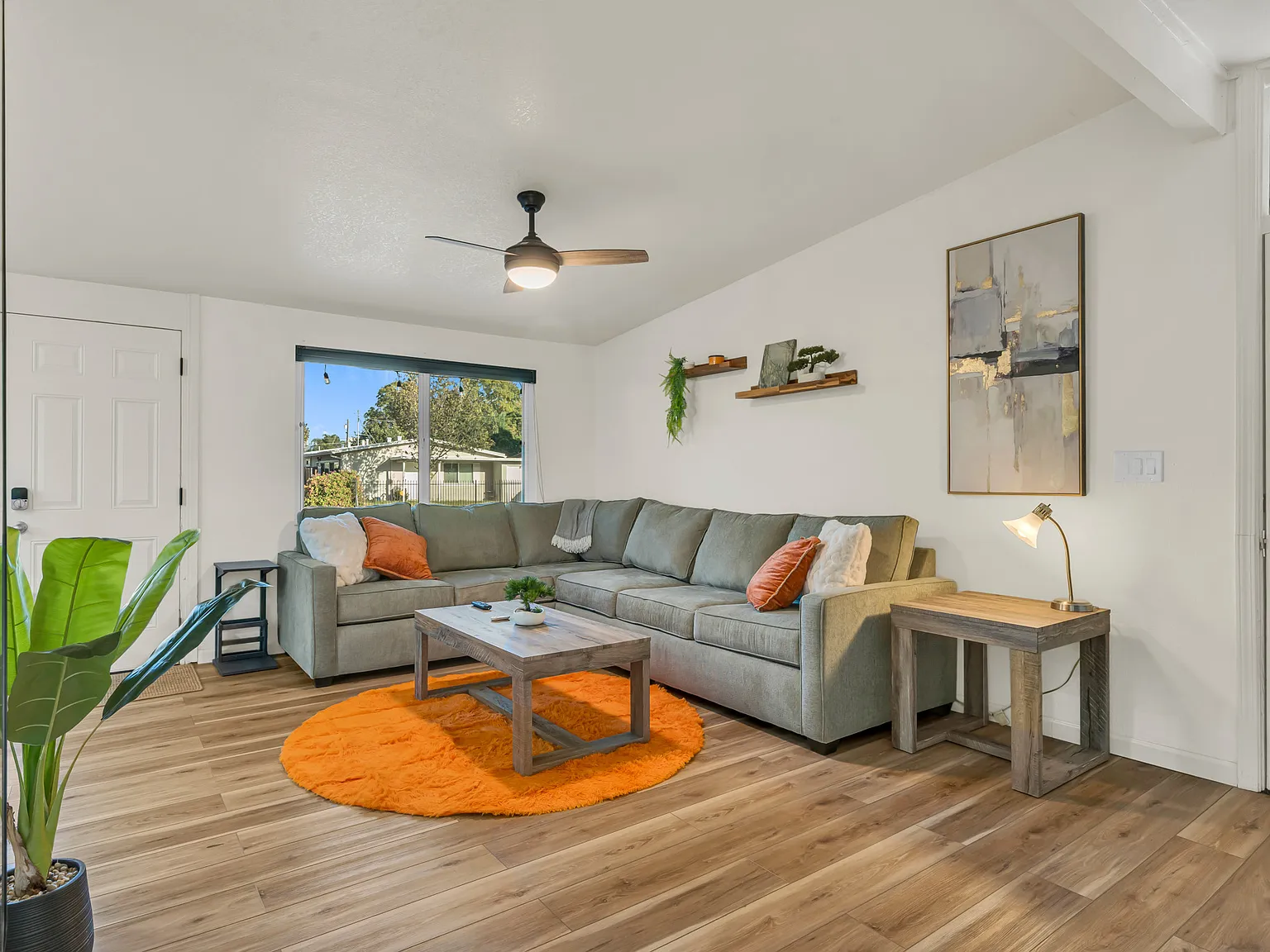 2 bed, 800 sqft, $5,000 — Photo 1