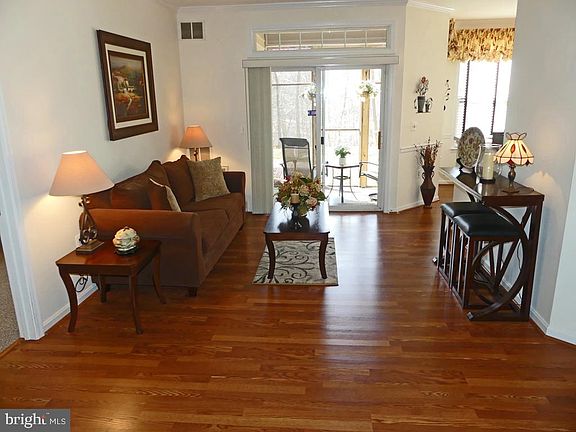 4th image of 1310 Scottsdale Dr Unit 233