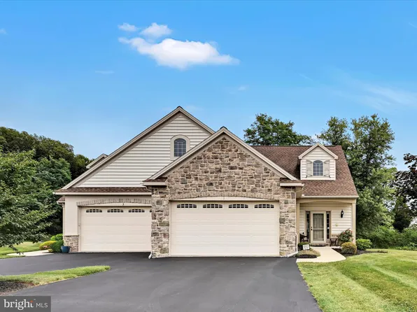 1 Pfautz Cir, Elizabethtown, PA 17022