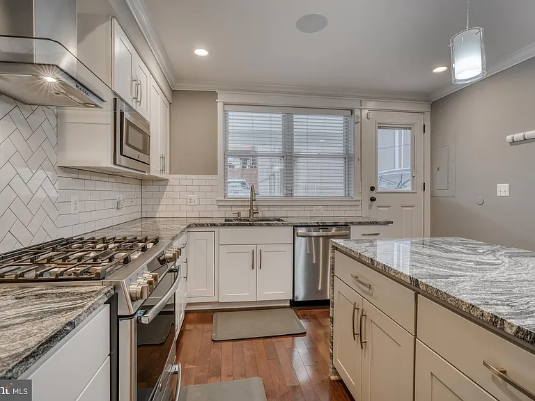 939 S Baylis St — Photo 16