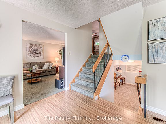 3rd image of 82 Roseneath Cres