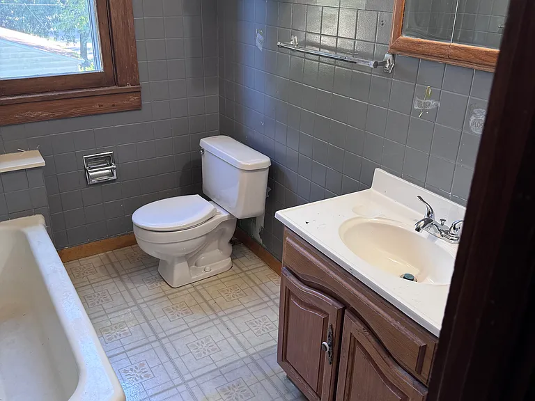 1495 W Macon St — Photo 17