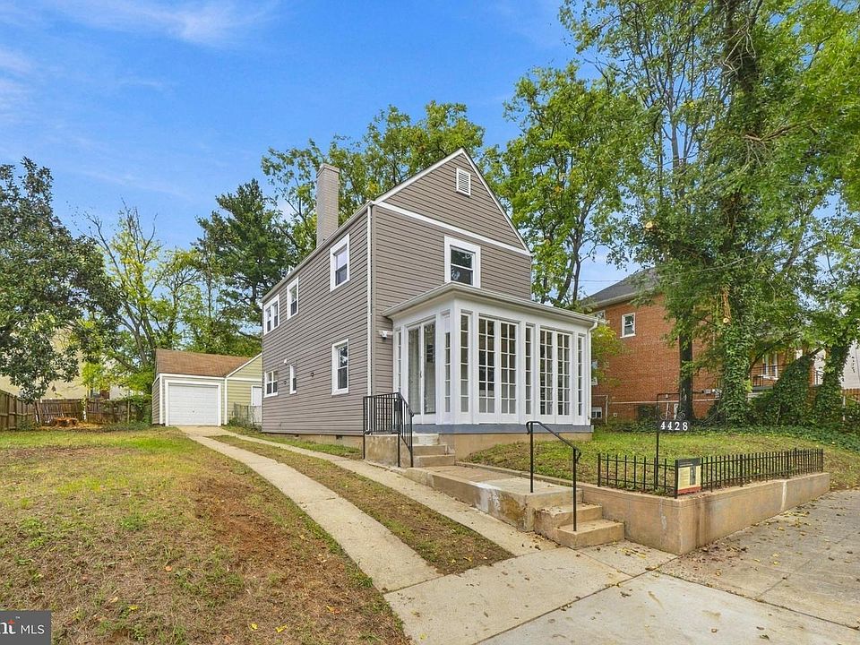 1st image of 4428 Hunt Pl NE