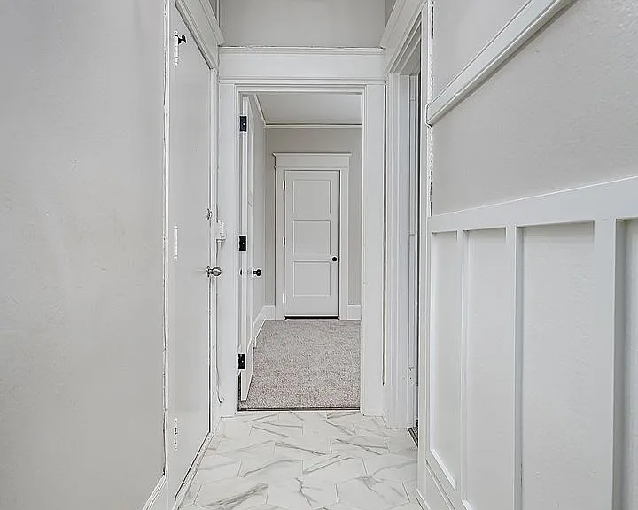 Elegant Renovation! HUGE 1 Bed 1 Bath Available Now! — Photo 27