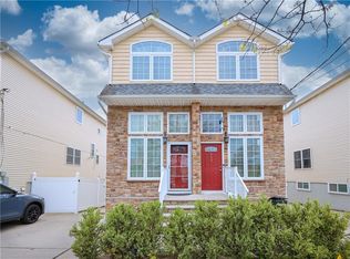 666 Seaview Ave, Staten Island, NY 10305