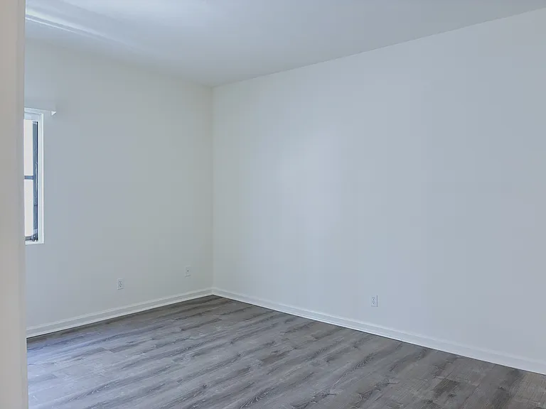 10205 Samoa Ave #104 — Photo 10