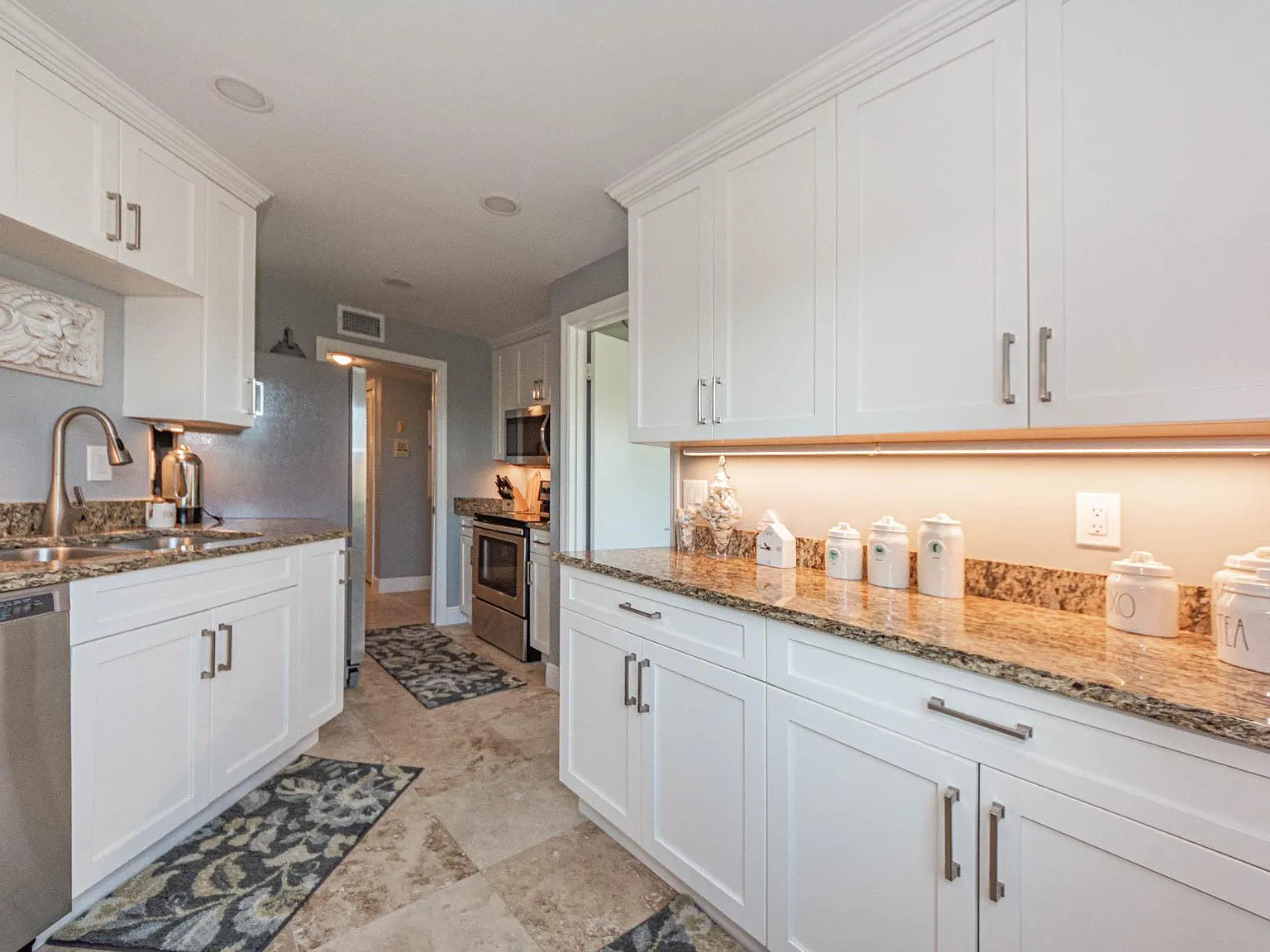 1715 Ocean Dr — Photo 4