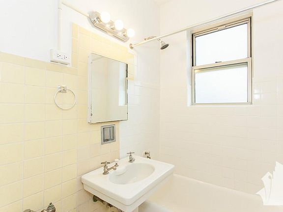 3rd image of 2529 N Sawyer Ave #407