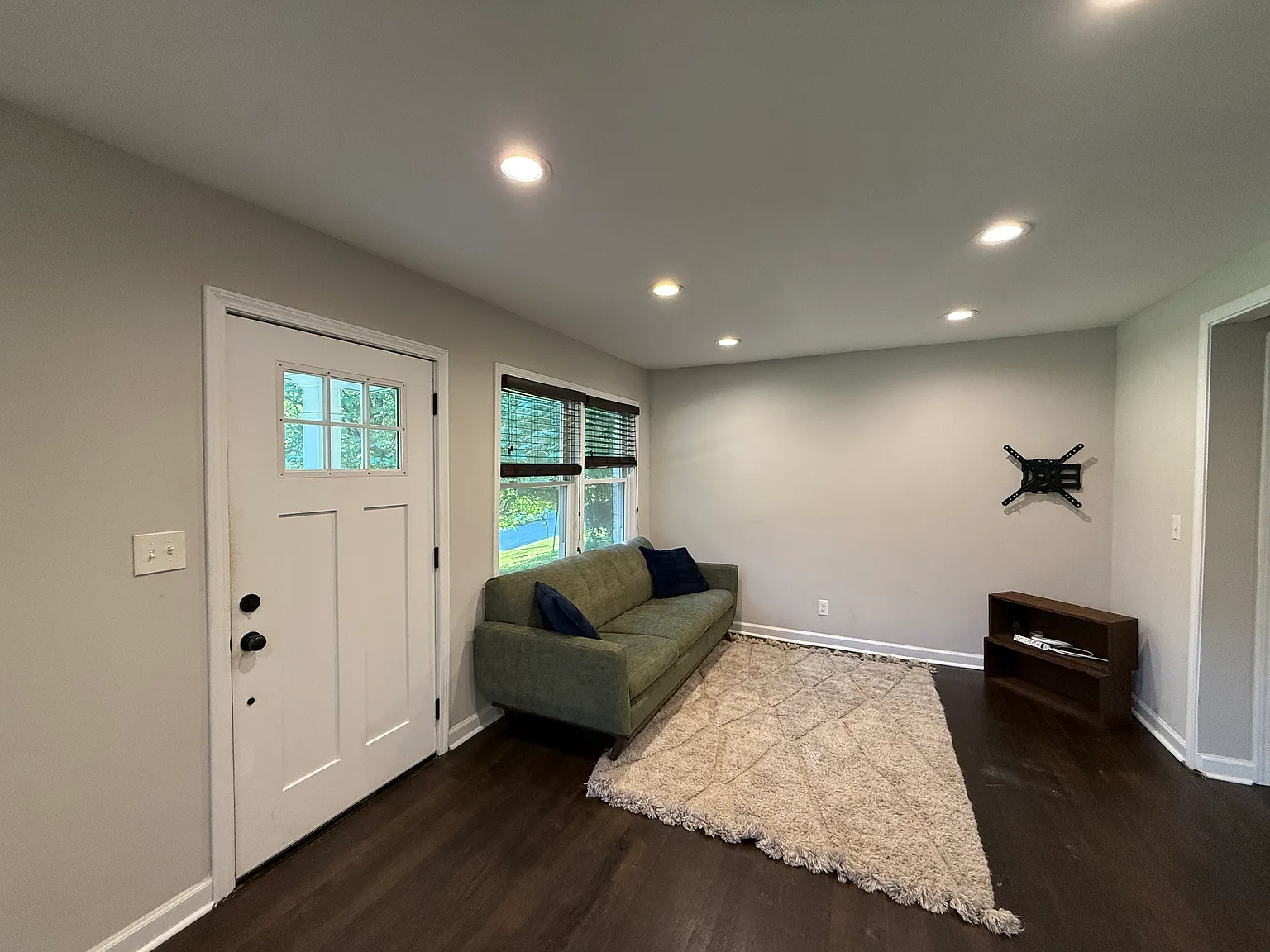 1865 Winthrop Dr SE — Photo 2