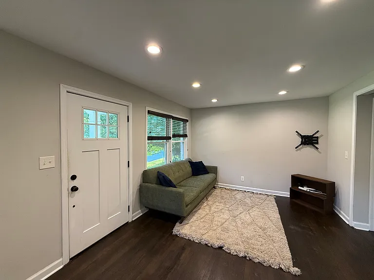 1865 Winthrop Dr SE — Photo 2