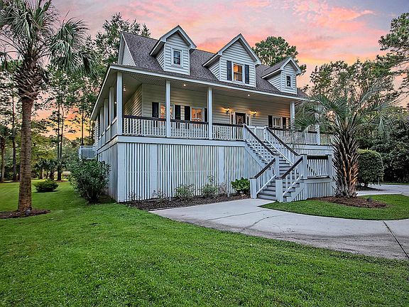 2nd image of 2970 Pignatelli Cres