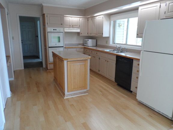 5th image of 118 Adams Ct