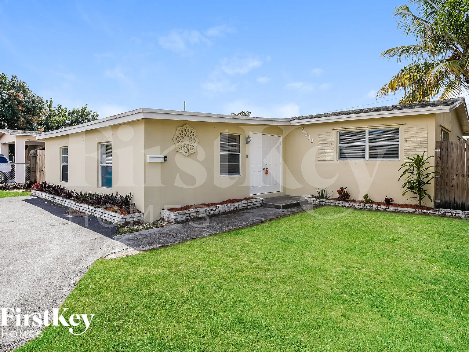 4 bed, 2.0 bath, 1829 sqft, $3,665 — Photo 2