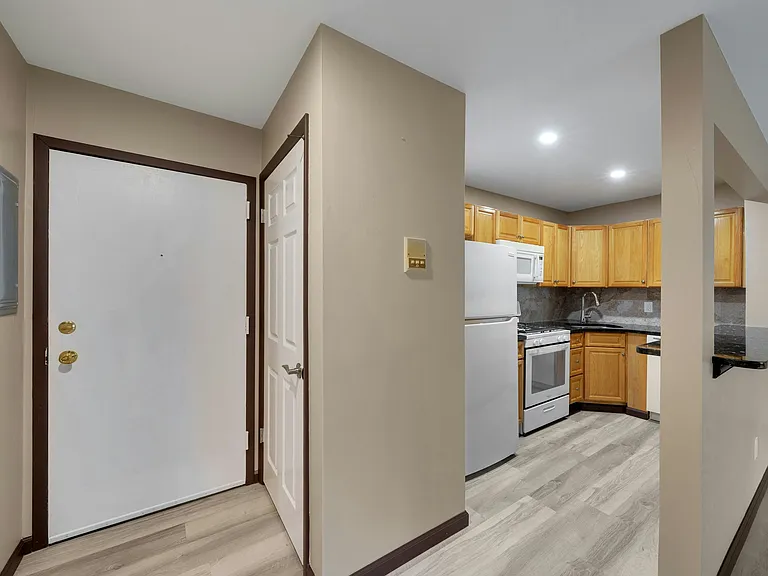 25 Market St #C7 — Photo 13