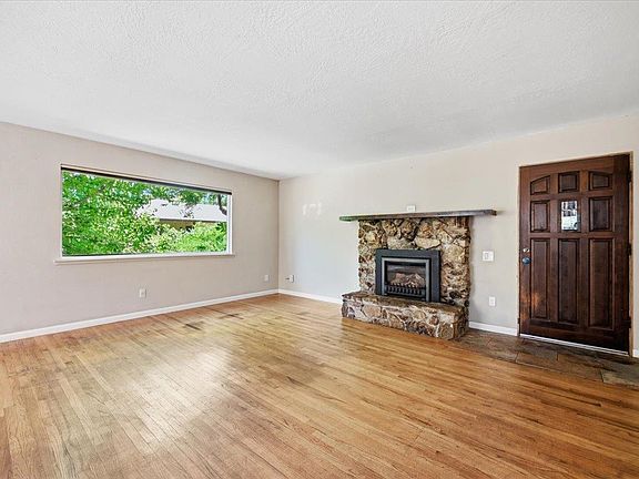 3rd image of 10080 Braemar Way