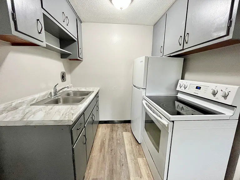 Concord House Apartments — Photo 9