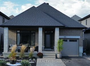 565 Bobolink Rdg, Ottawa, ON K2S2P4