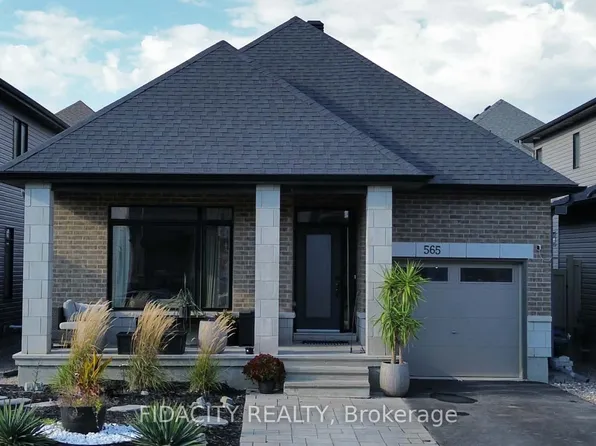 565 Bobolink Rdg, Ottawa, ON K2S 2P4