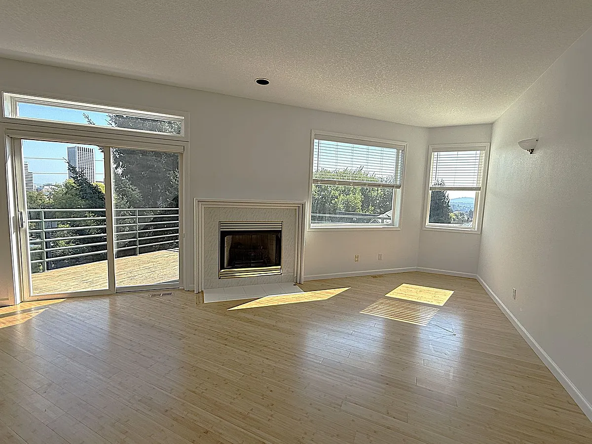 Building Photo - 2072 SW 10th Ave