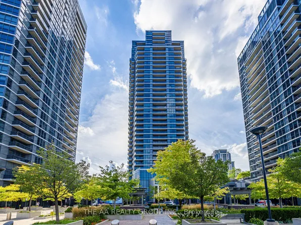 5 Valhalla Inn Rd #2111, Toronto, ON M9B 0B1