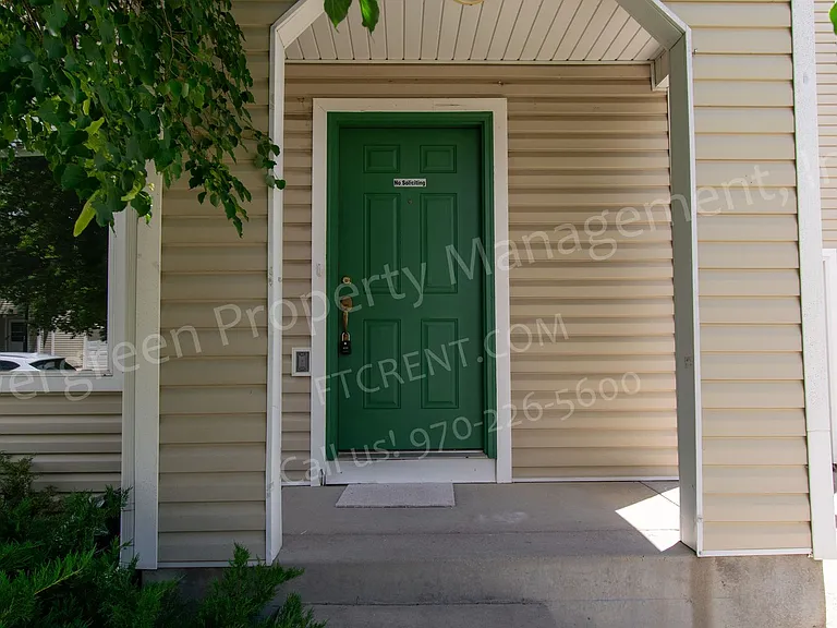 3326 Warren Farm Dr — Photo 2