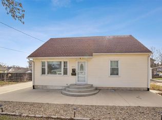 925 Knollcrest Dr, Marion, IA 52302