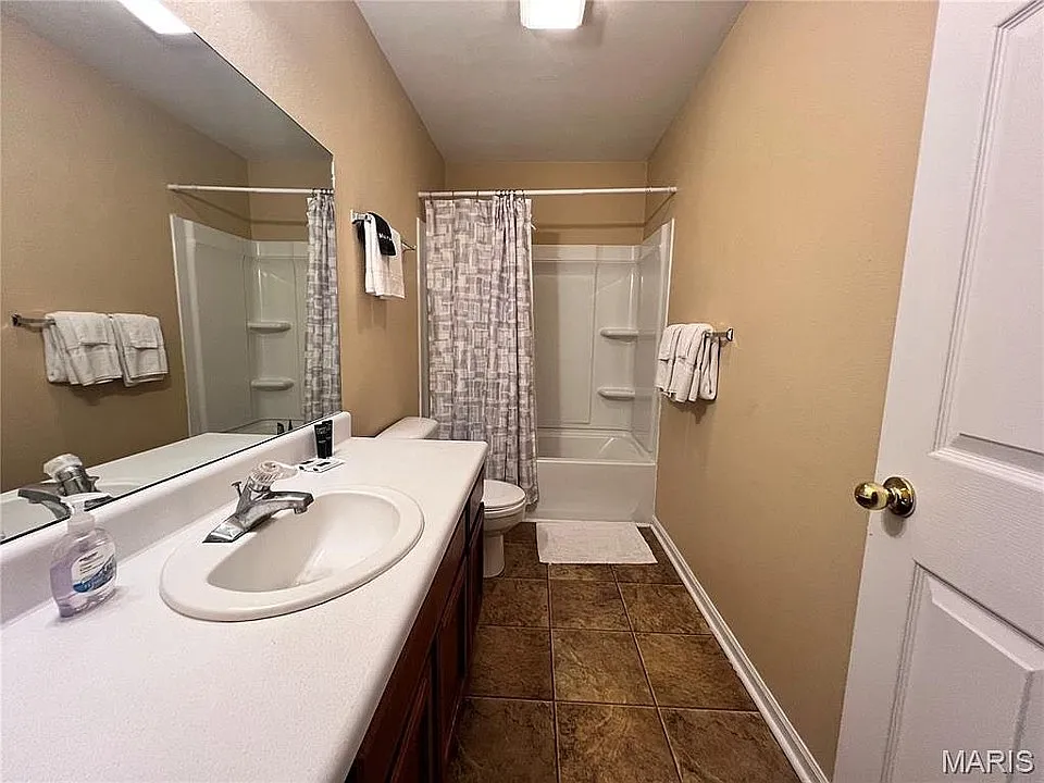 3 bed, 2.5 bath, 1552 sqft, $1,650 — Photo 4