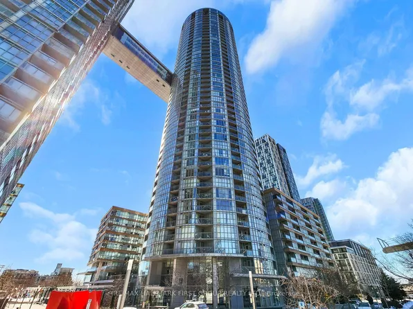 21 Iceboat Ter #530, Toronto, ON M5V 4A9