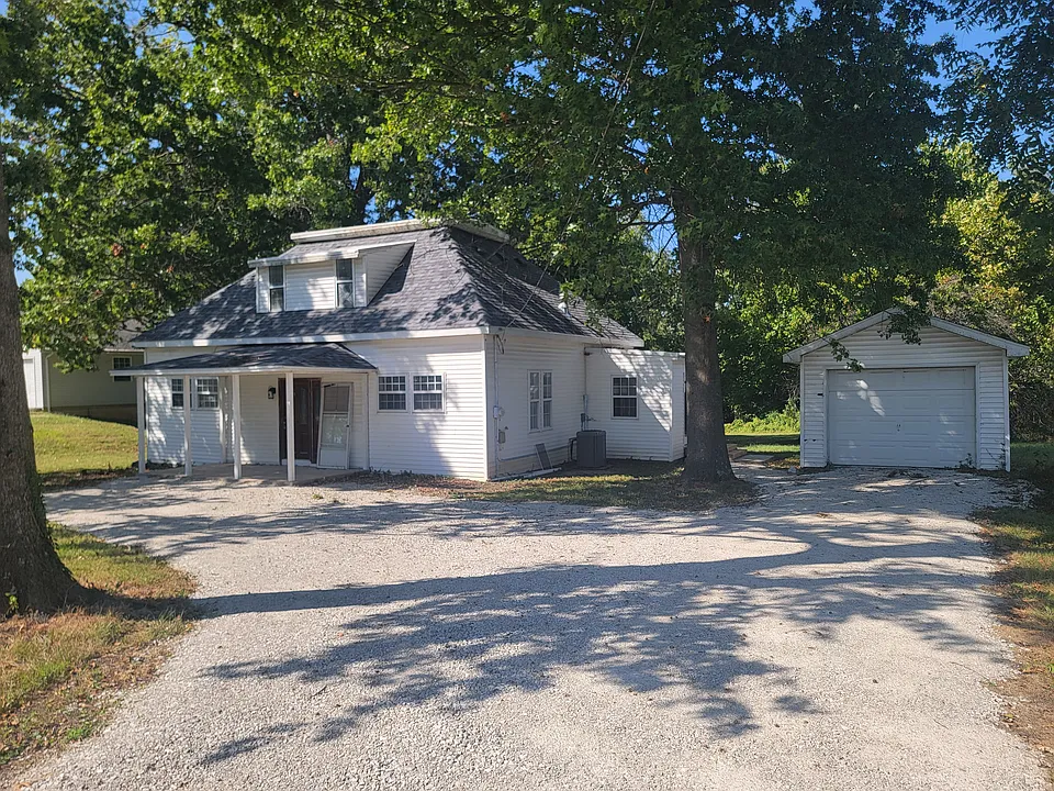 221 Glenwood Dr
