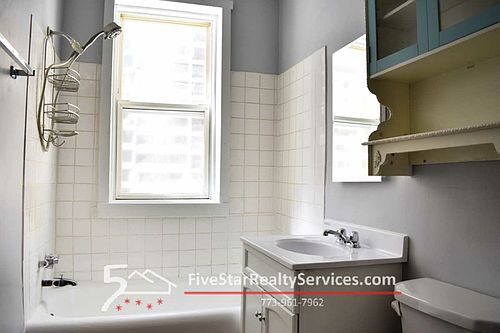 5th image of 337 W Lawrence Ave #2A