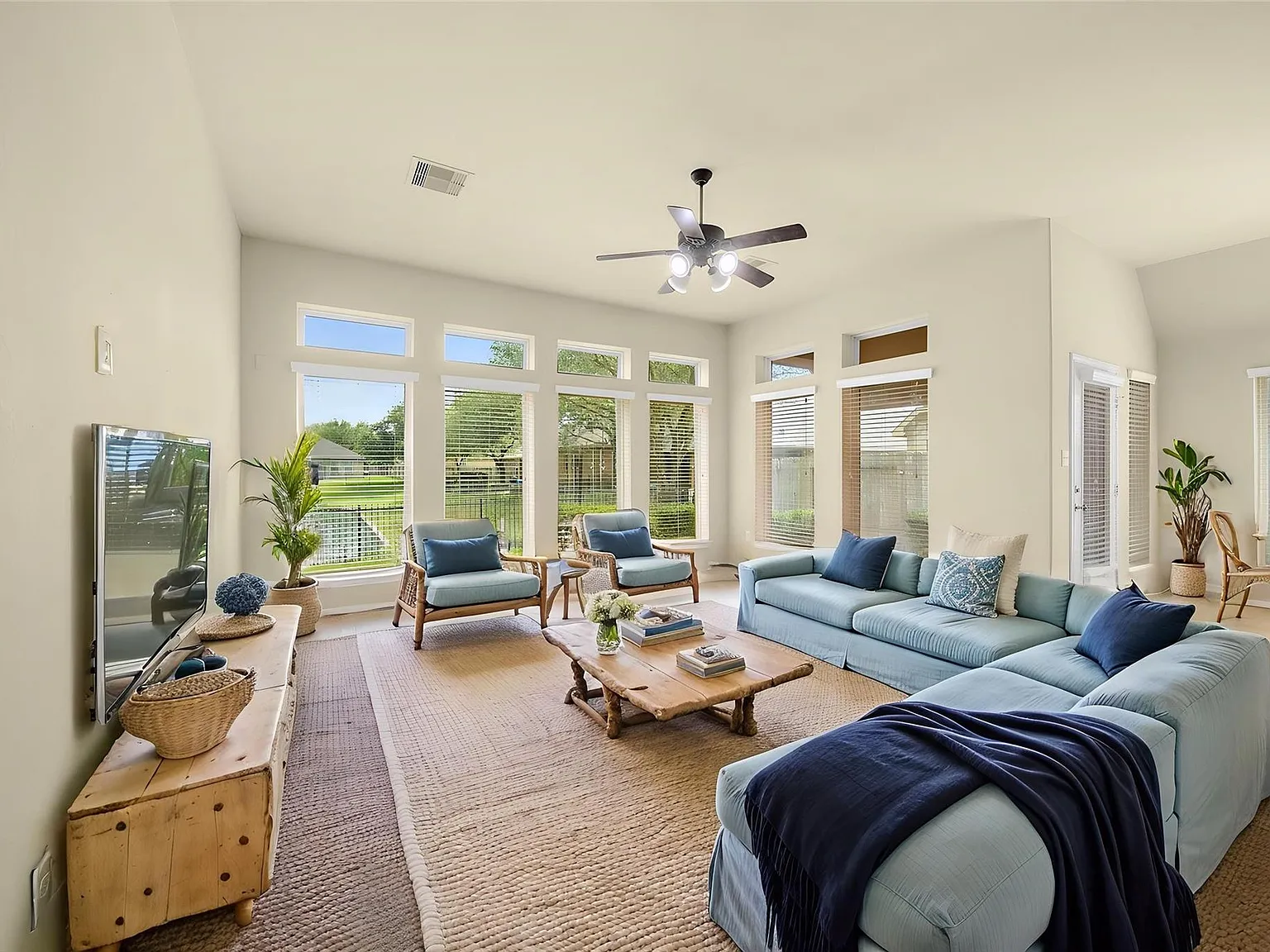 4 bed, 3.0 bath, 2479 sqft, $2,500 — Photo 4
