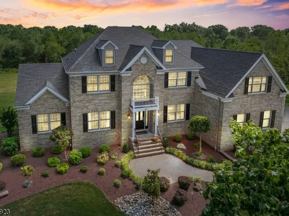62 Milburn Dr, Hillsborough Twp., NJ 08844