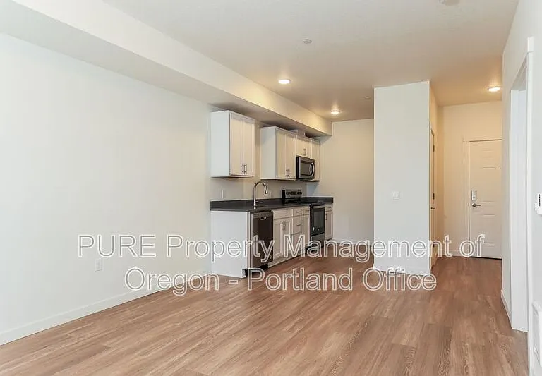 Halsey Crossing Apartments — Photo 43