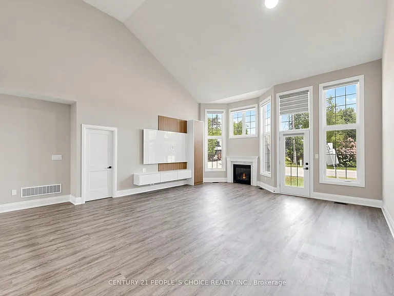 8 Durham Rd — Photo 2