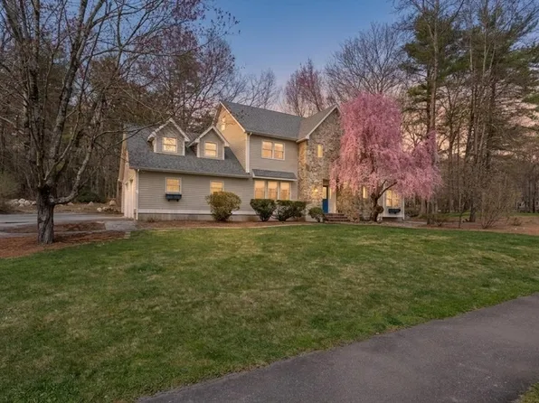 8 Windsor Dr, Foxboro, MA 02035