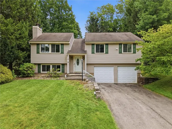 4 Holyoke Dr, Greensburg, PA 15601