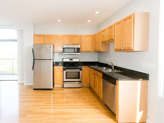 3rd image of 2451 W Howard St APT 104