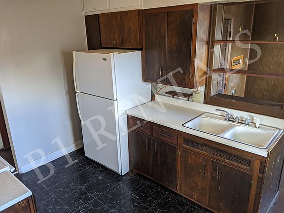 4th image of 724 N Elm St