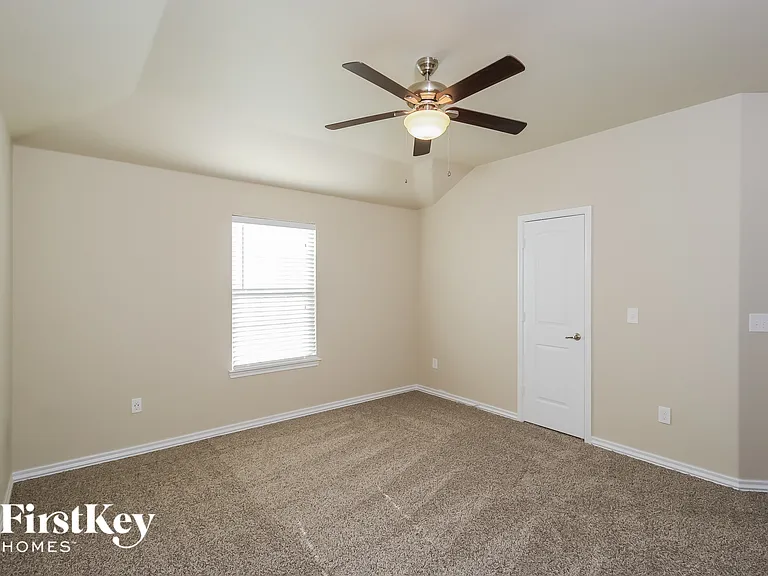 9708 Allie Hope Ln — Photo 12