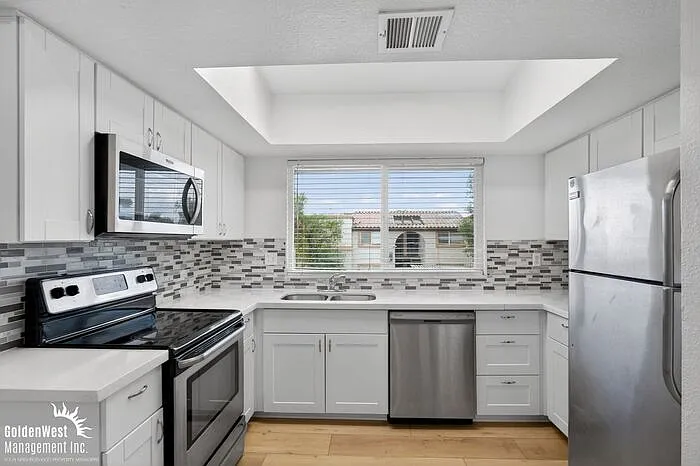 2 bed, 2.0 bath, 807 sqft, $1,100 — Photo 2