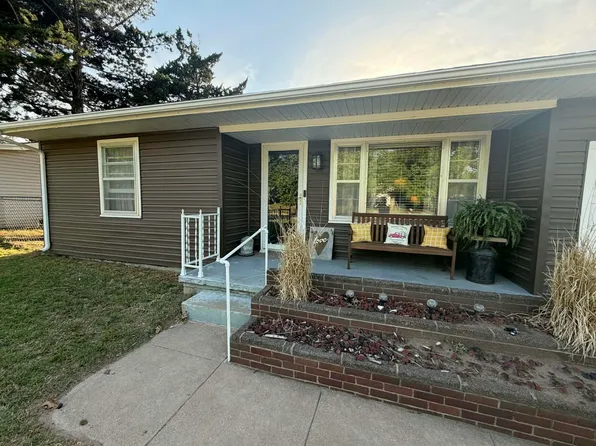 903 N 9th St, Arkansas City, KS 67005