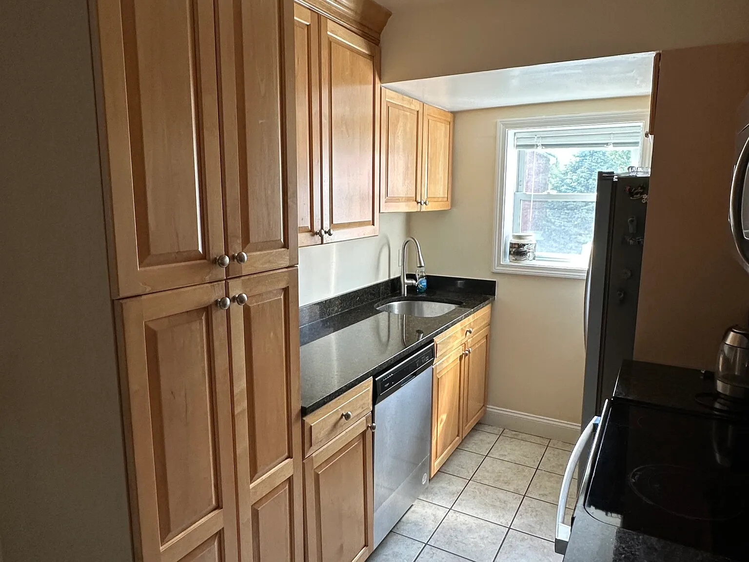 3 bed, 1.0 bath, $1,400 — Photo 3