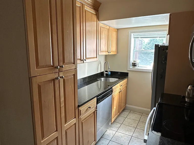 164 Newton St #3 — Photo 3