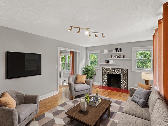 5th image of 709 Clover Dr