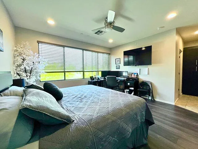 4412 N 27th Way — Photo 14