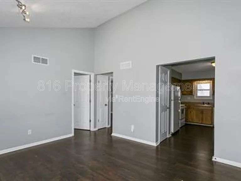 1229 W Hayward Ave #A — Photo 7