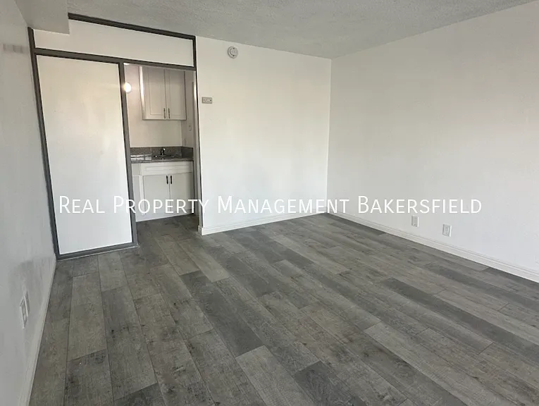 2700 White Ln #151 — Photo 5