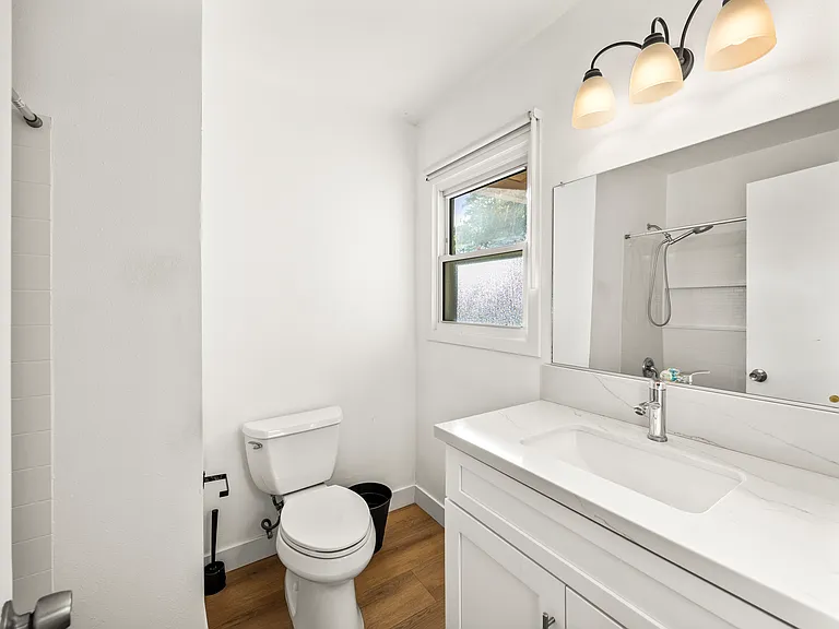 1019 W Pine St — Photo 17